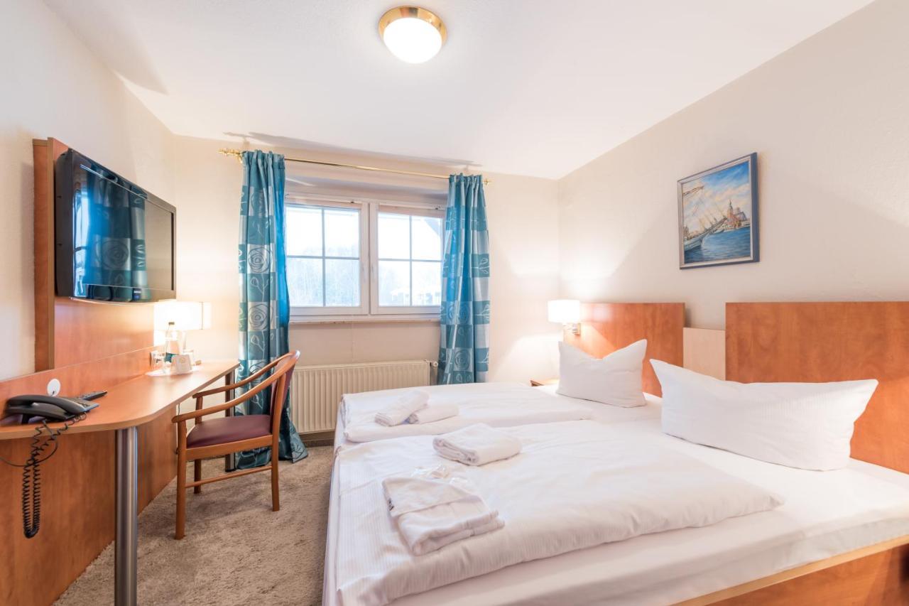 Hotel Koenigslinie 사스니츠 외부 사진