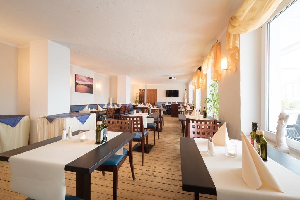 Hotel Koenigslinie 사스니츠 외부 사진